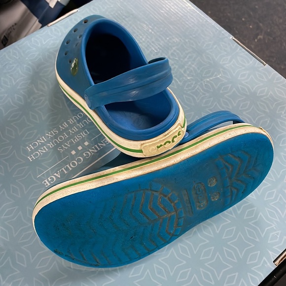 Kids crocs size 12/13 - Picture 2 of 3